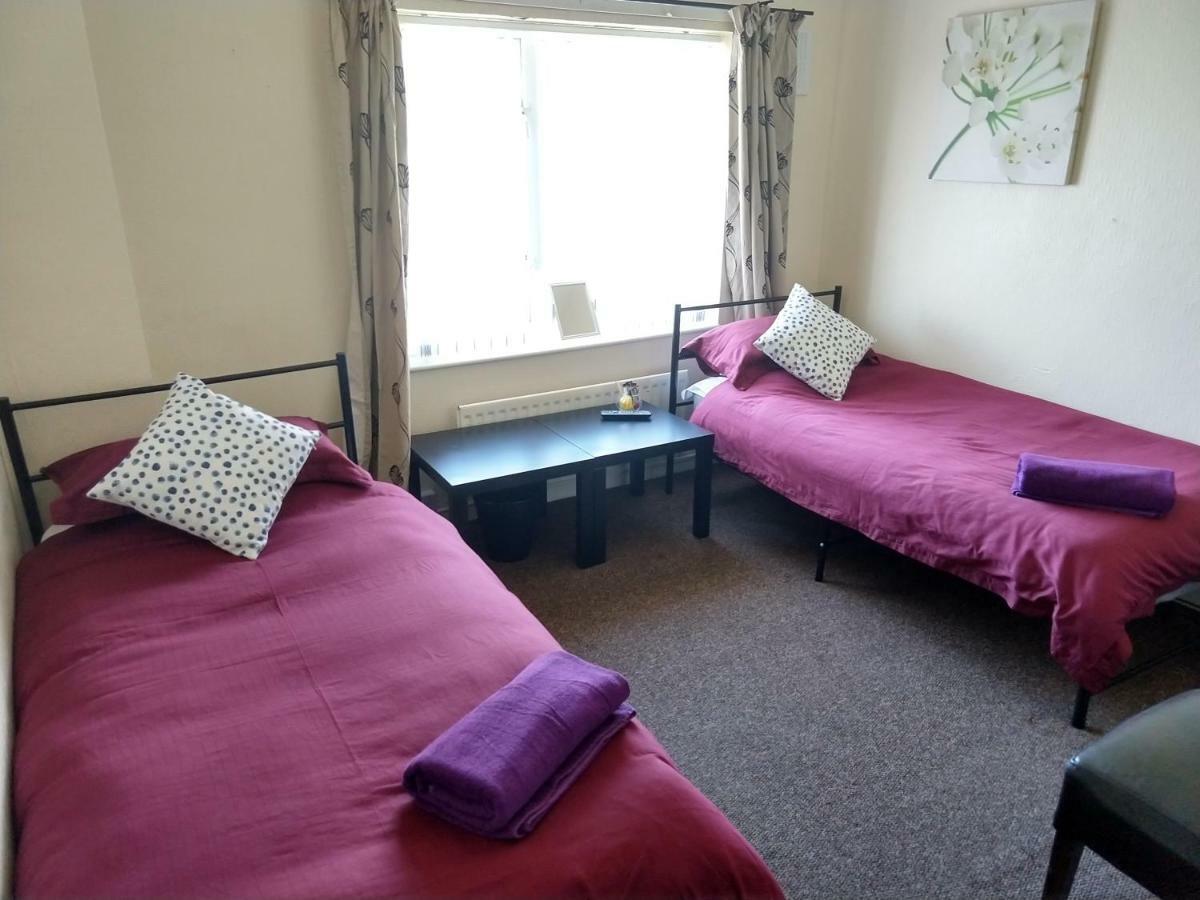 Rowe Gardens - Self Catering - Guesthouse Style - Comfortable Twin Or Double Rooms - Quiet Residential Area Workington Esterno foto