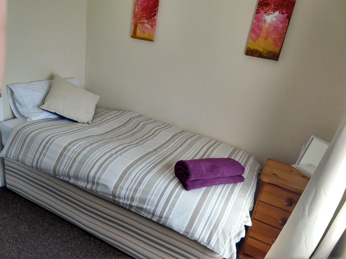 Rowe Gardens - Self Catering - Guesthouse Style - Comfortable Twin Or Double Rooms - Quiet Residential Area Workington Esterno foto