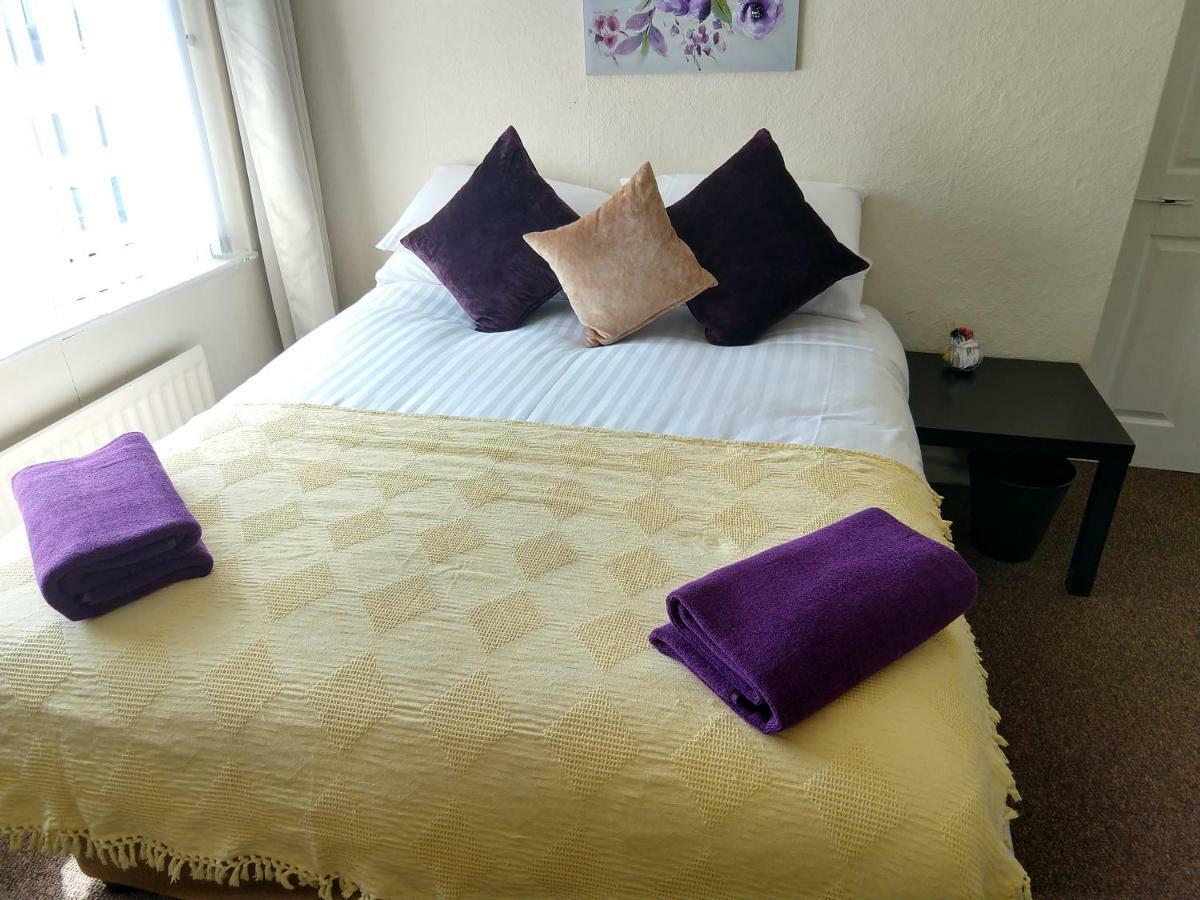 Rowe Gardens - Self Catering - Guesthouse Style - Comfortable Twin Or Double Rooms - Quiet Residential Area Workington Esterno foto