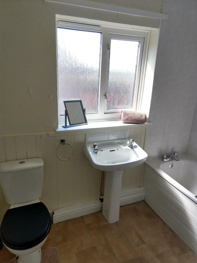 Rowe Gardens - Self Catering - Guesthouse Style - Comfortable Twin Or Double Rooms - Quiet Residential Area Workington Esterno foto